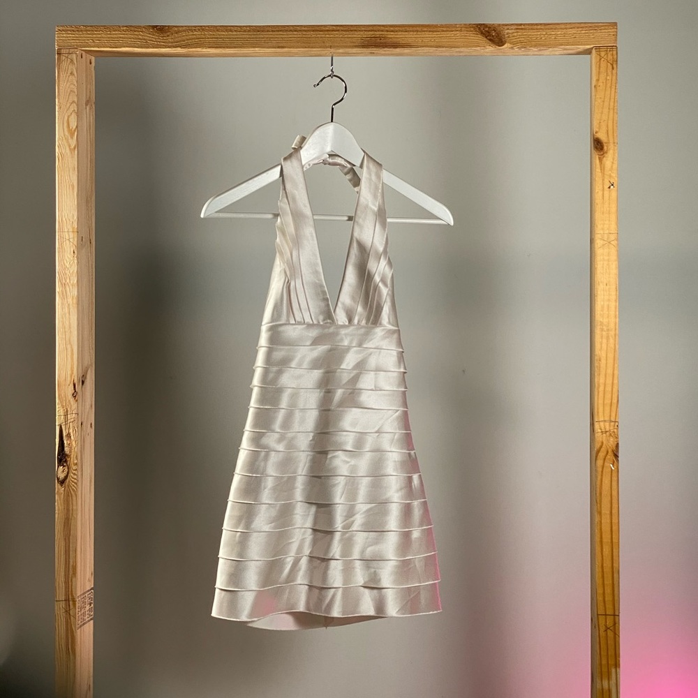 BCBGMAXAZRIA off white cocktail dress
